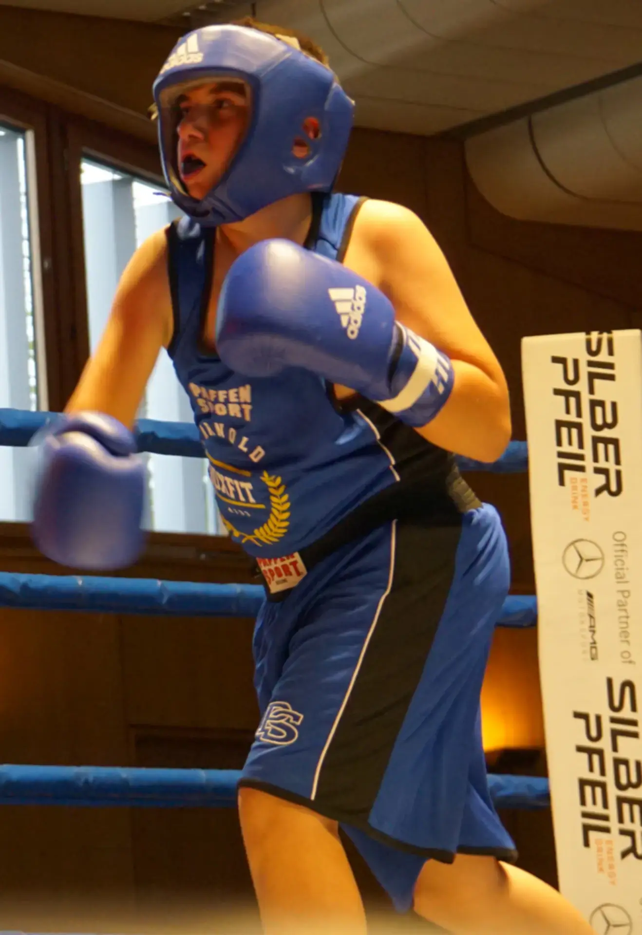 Leart Sulejmani als lizenzierter Athlet von Arnold BoxFit in Wettkampfaction