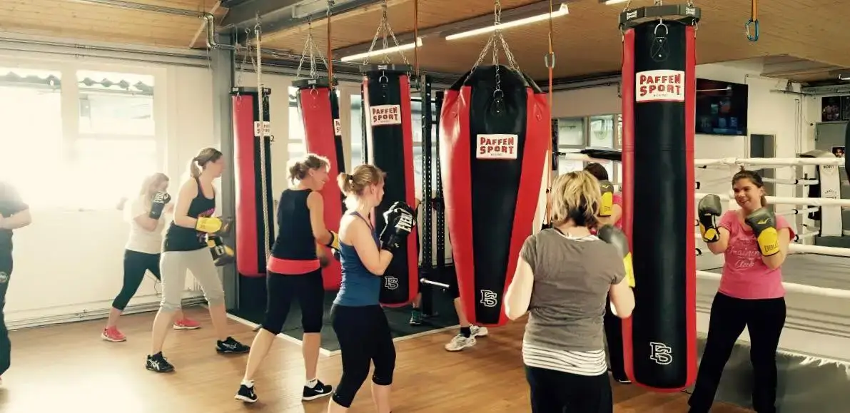 Fitnessboxen für Frauen mit Kraft und Ausdauer