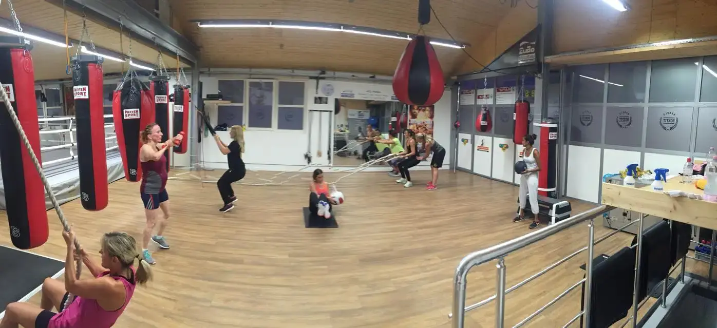 Frauen-Fitnessboxen bei Arnold BoxFit Pratteln